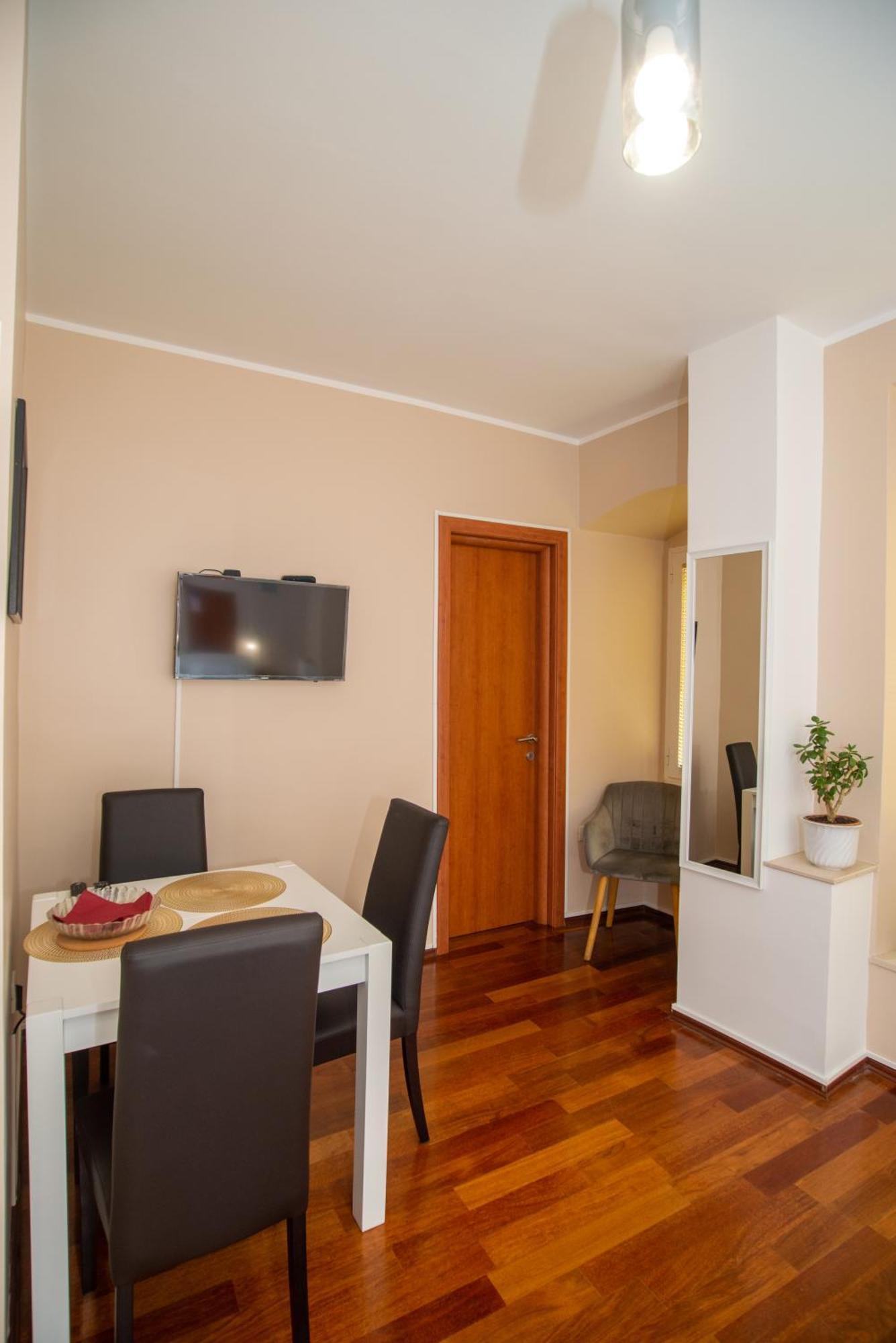 Tisa & Neo Apartment Rijeka Exterior photo